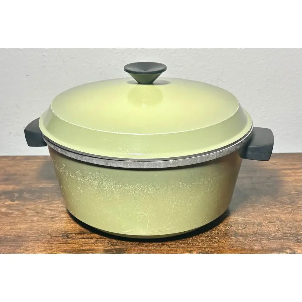 Vintage 1960s Colorama by Regal Avocado Green Aluminum 4 QT Dutch Oven with lid